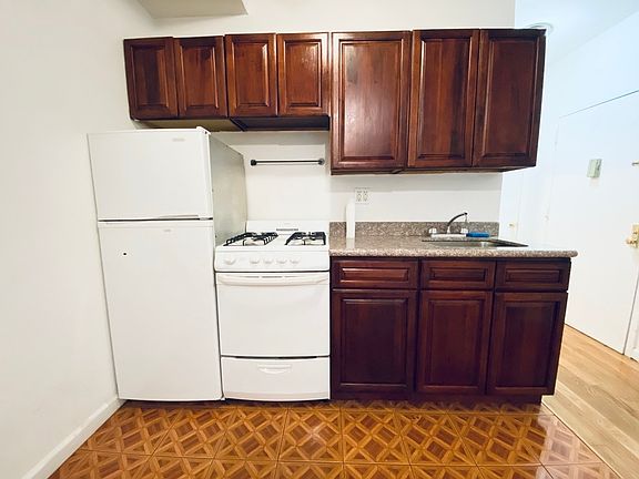 2nd image of 813 Dekalb Ave #2D
