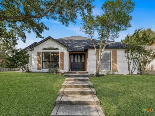 301 Trentwood Cir, Victoria, TX 77901
