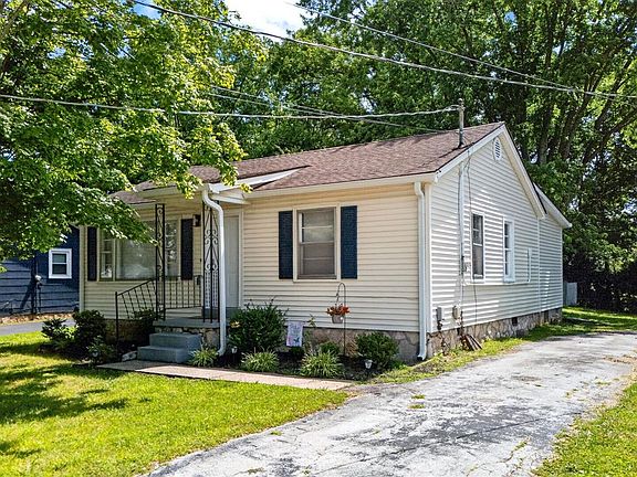 3rd image of 1556 Virginia Dr