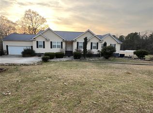 521 N Calhoun Shores Pkwy, Calhoun Falls, SC 29628