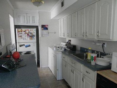 3rd image of 820 Washington Ave