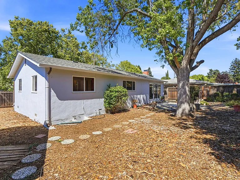 1835 Sandalwood Dr — Photo 30