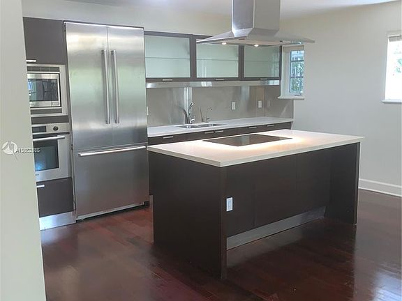 2nd image of 835 Michigan Ave APT 1