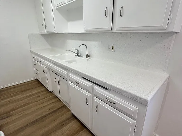 524 E Cedar Ave — Photo 16