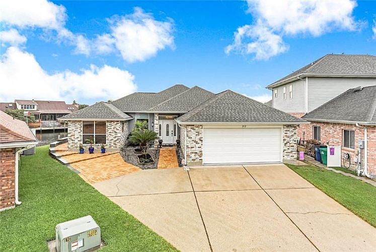 1st image of 212 Eydie Ln