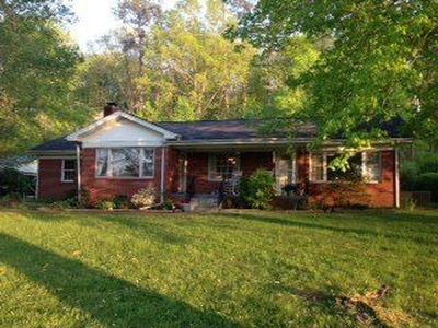 812 W Main St, Waverly, TN, 37185