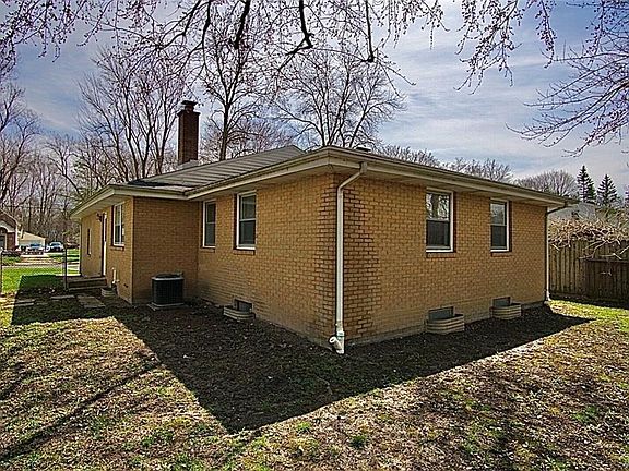 3rd image of 368 E Stenzil St