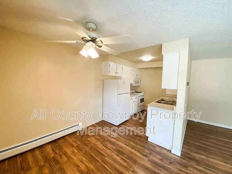 2 bed, 1.0 bath, $1,150 — Photo 4