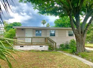 844 Pinewood St, Daytona Beach, FL 32117