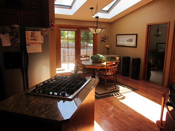 Kitchen / Dining Area