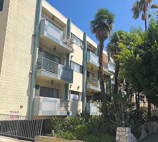 440 N Hayworth Ave #305 — Photo 1
