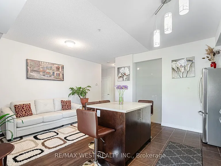 570 Lolita Gdns #209 — Photo 9