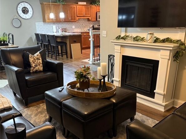 4497 King Arthur Dr, Uniontown, OH 44685