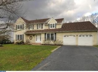 4 Holly Ln, Lawrence Township, NJ 08648