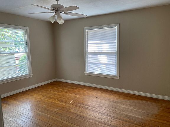 3rd image of 2233 Grand Ave
