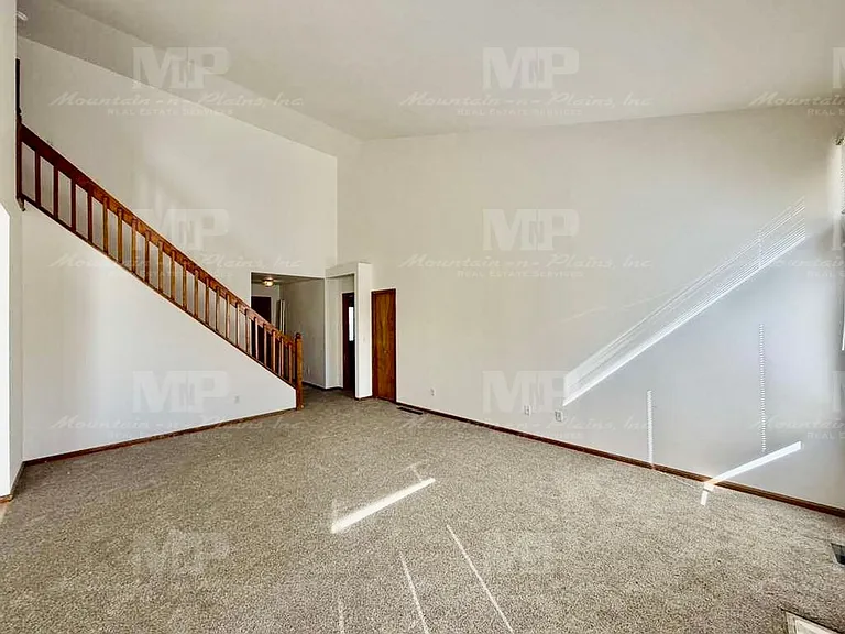 4400 Vista Dr — Photo 4