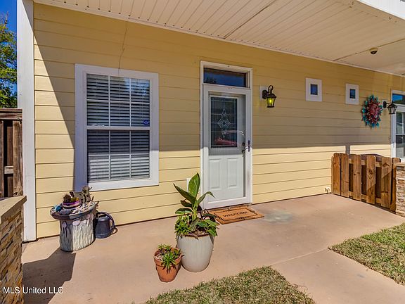 5th image of 1317 Foxwood Pl