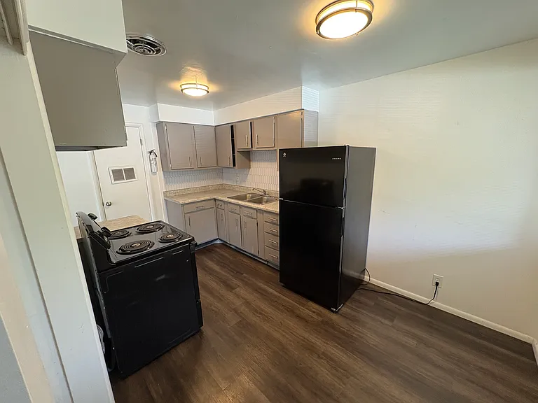 2630 S Windsor Cir #3 — Photo 5