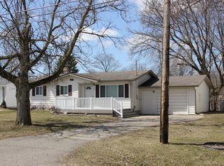 2412 Maplelawn Dr, Burton, MI 48519
