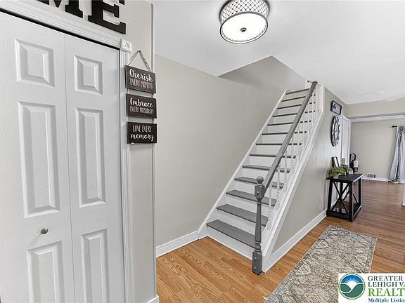 5th image of 1863 Aster Rd