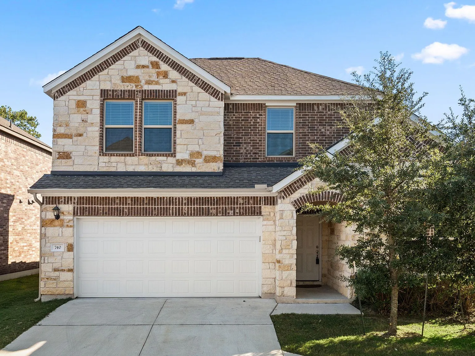 3 bed, 2.5 bath, 2494 sqft, $2,200 — Photo 1