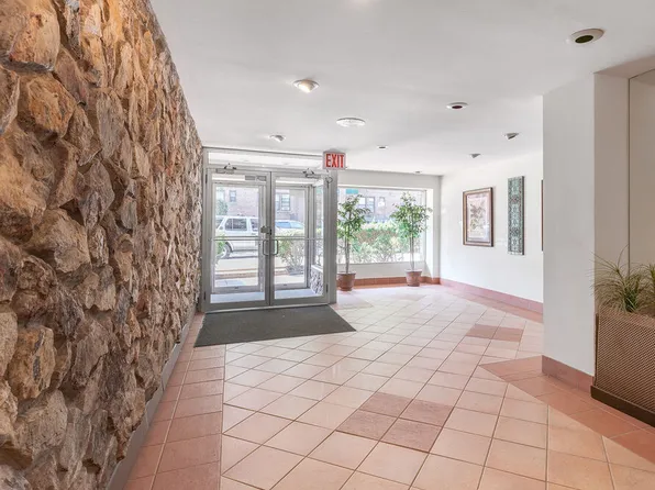 7523 113th St APT 3E, Forest Hills, NY 11375