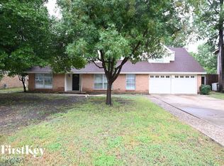 2610 Magnolia Dr, Irving, TX 75062