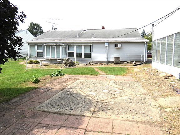 5th image of 111 N Walnut St