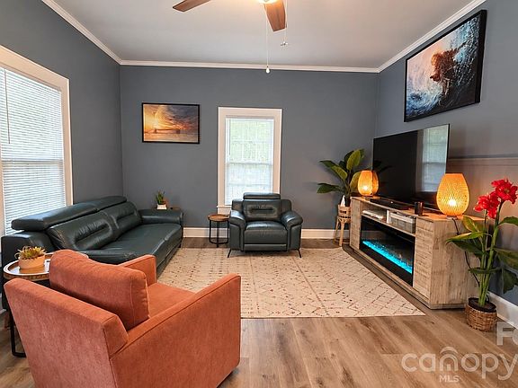 5th image of 3481 Roberta Rd