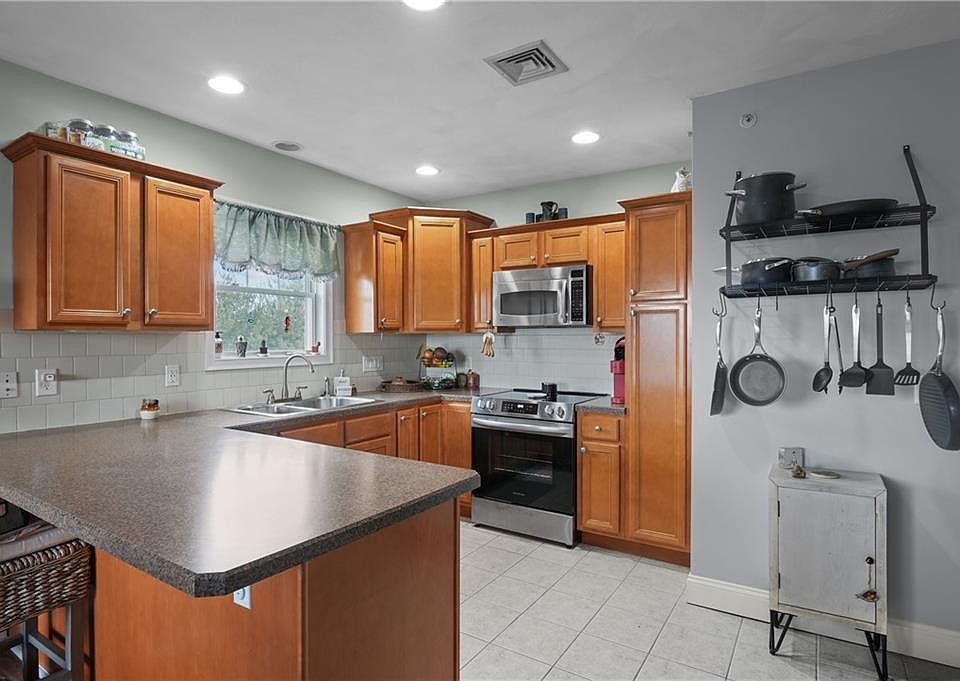 200 Roger Williams Ave Rumford RI Zillow