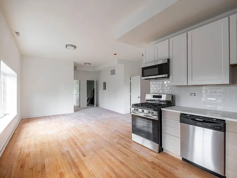 3109 N Harding Ave #3 — Photo 3