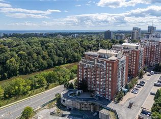 60 Old Mill Rd #Penthouse 1, Oakville, ON L6J 7V9