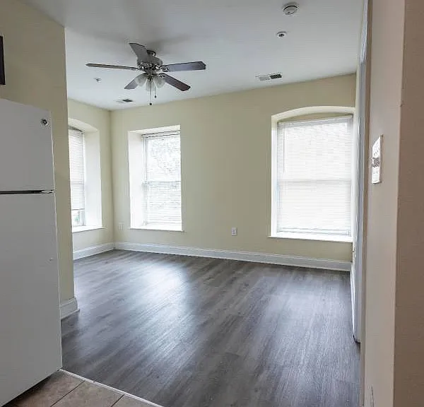 241 W Chase St #3B — Photo 5
