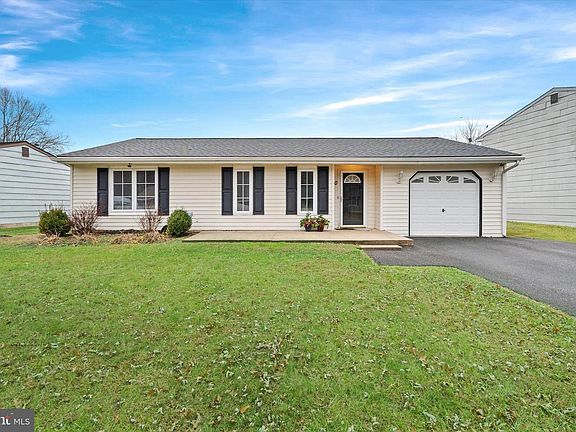 2nd image of 40 E Shady Dr