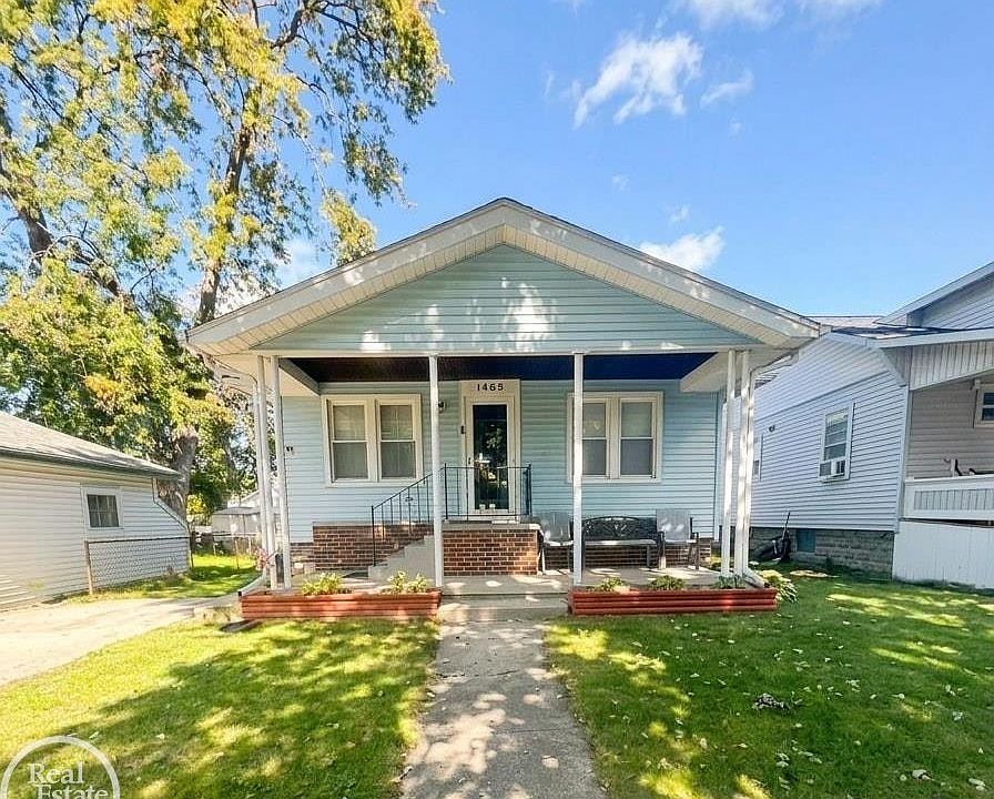 1st image of 1425 Carleton St