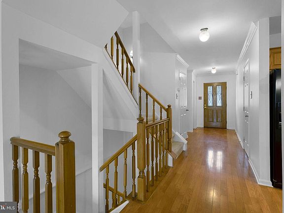 5th image of 41 Main St