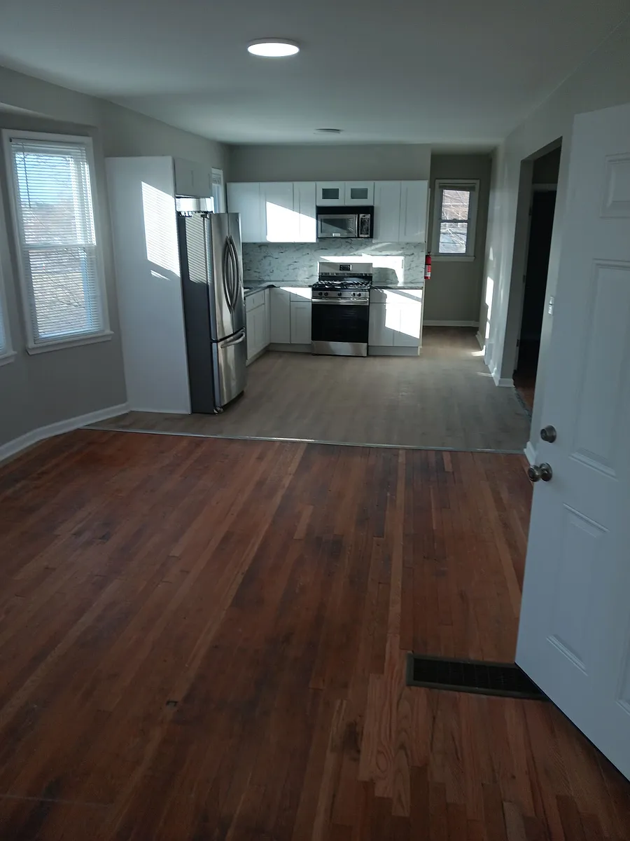 Building Photo - 2060 Seward St #2