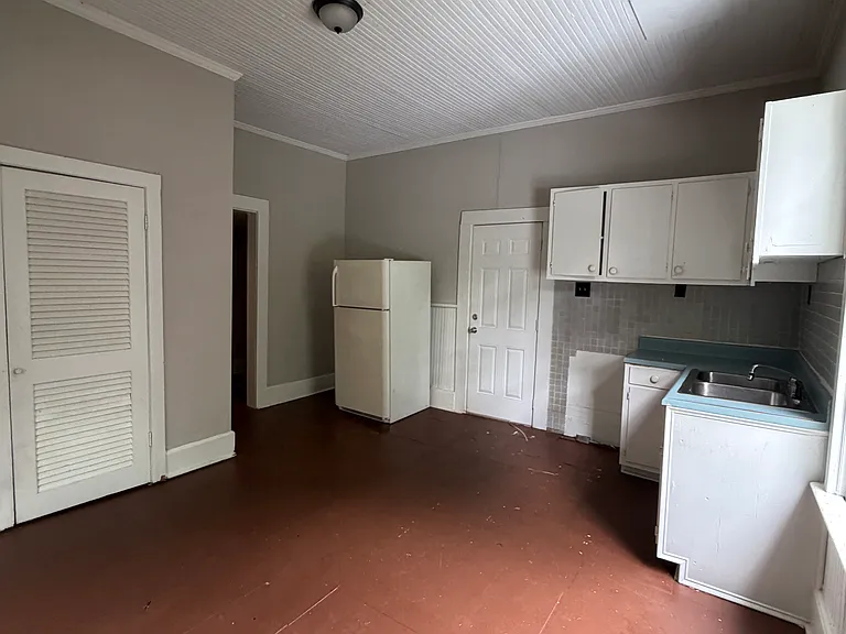 260 Hill St — Photo 5