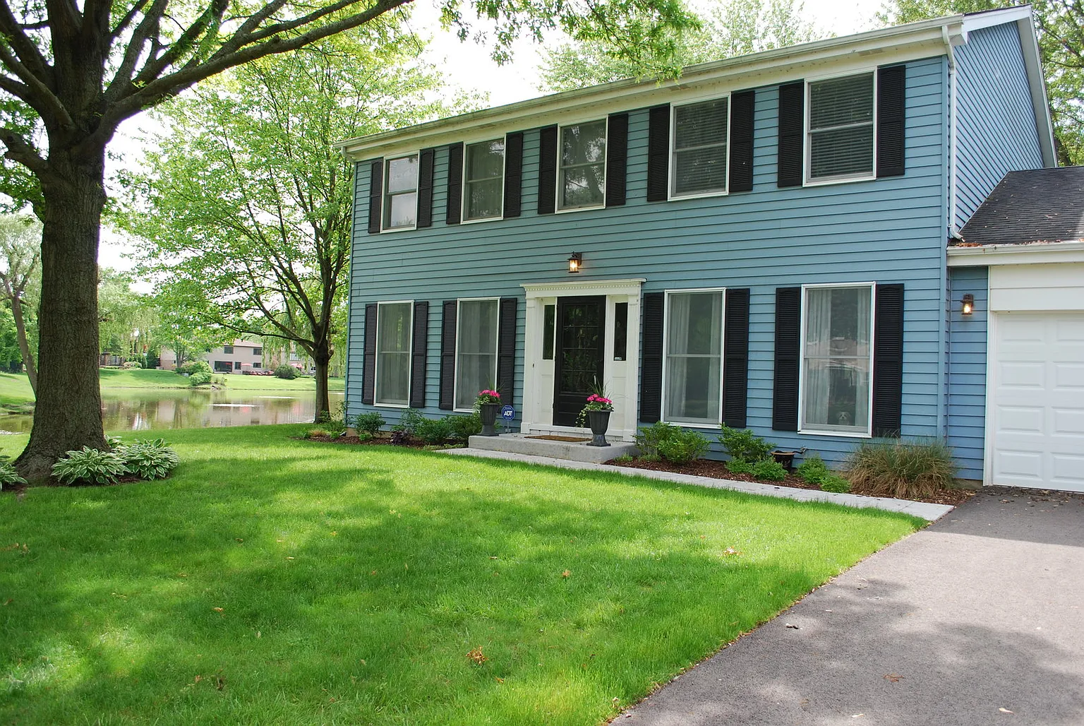 844 S Elm St photo 1