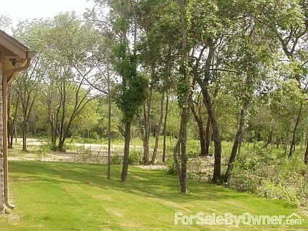 Beautiful lot : Large backyard that backs to farm pasture... lots of deer, turkey & wildlife.