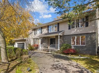 11 Clarkson Ct, Paramus, NJ 07652