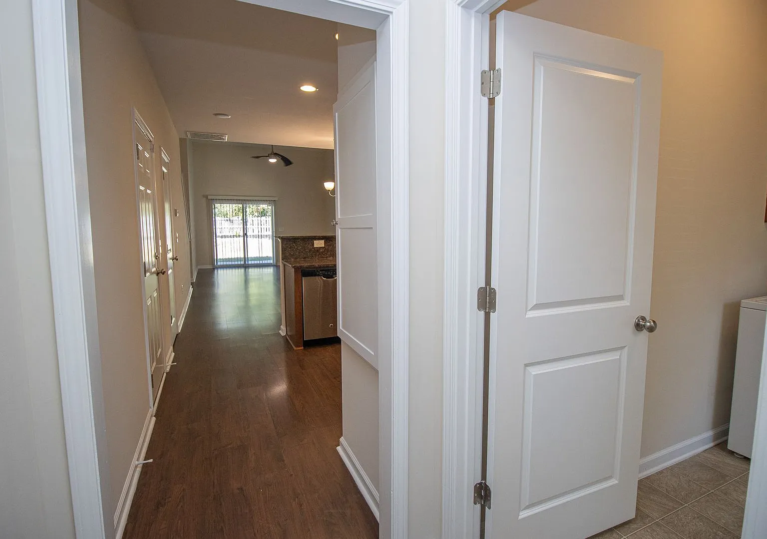 Fabulous 3 Bed 2.5 Bath with large bonus room in highly desirable Lake Carolina Neighborhood! Les... — Photo 4