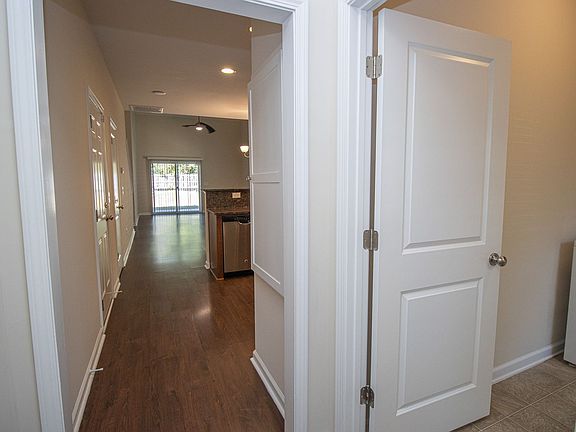 4th image of 840 Parnell Ct