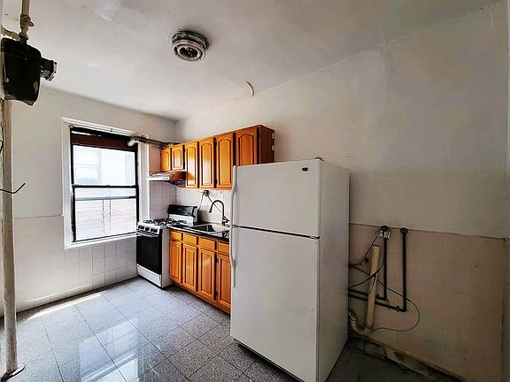 3rd image of 712 W 172nd St #4B
