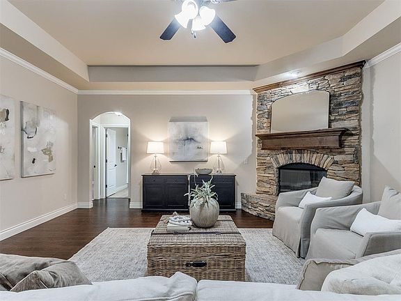 2nd image of 15509 Colonia Bella Dr