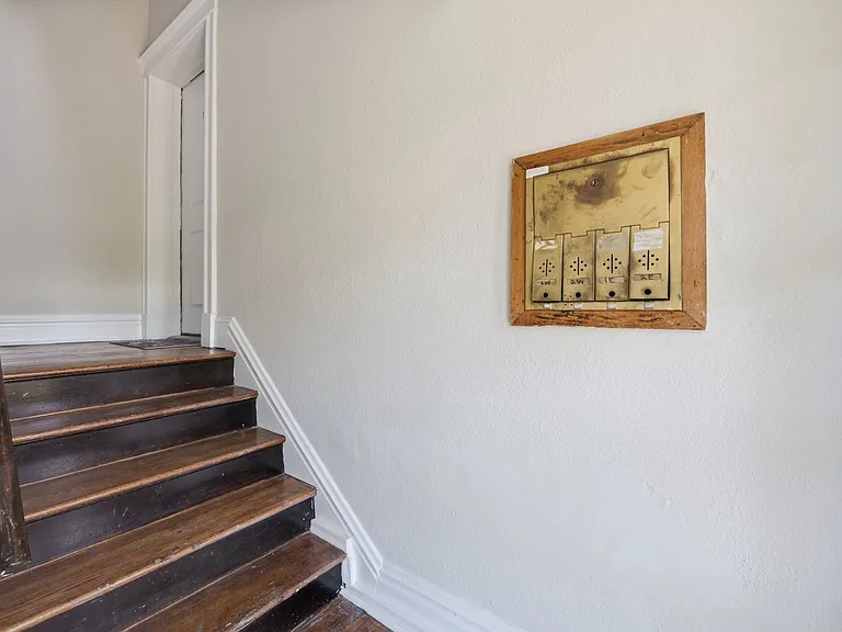 5744 Pershing Ave #1W — Photo 2