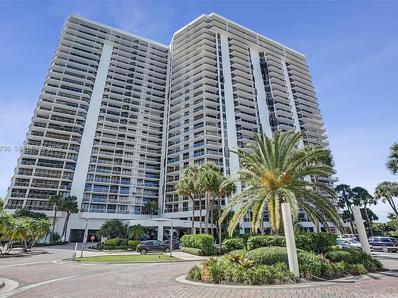 5th image of 20281 E Country Club Dr APT 1907