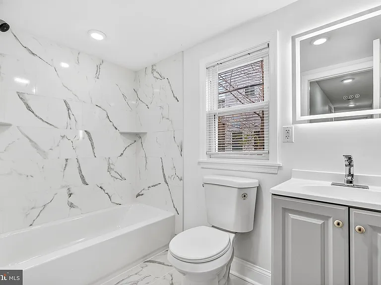 1821 E Oakdale St — Photo 19