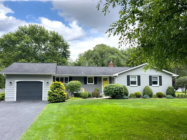 6525 Poplar Hill Ln, East Amherst, NY 14051