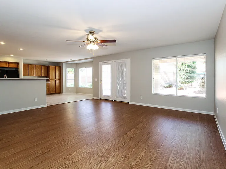 8760 W Melinda Ln — Photo 2
